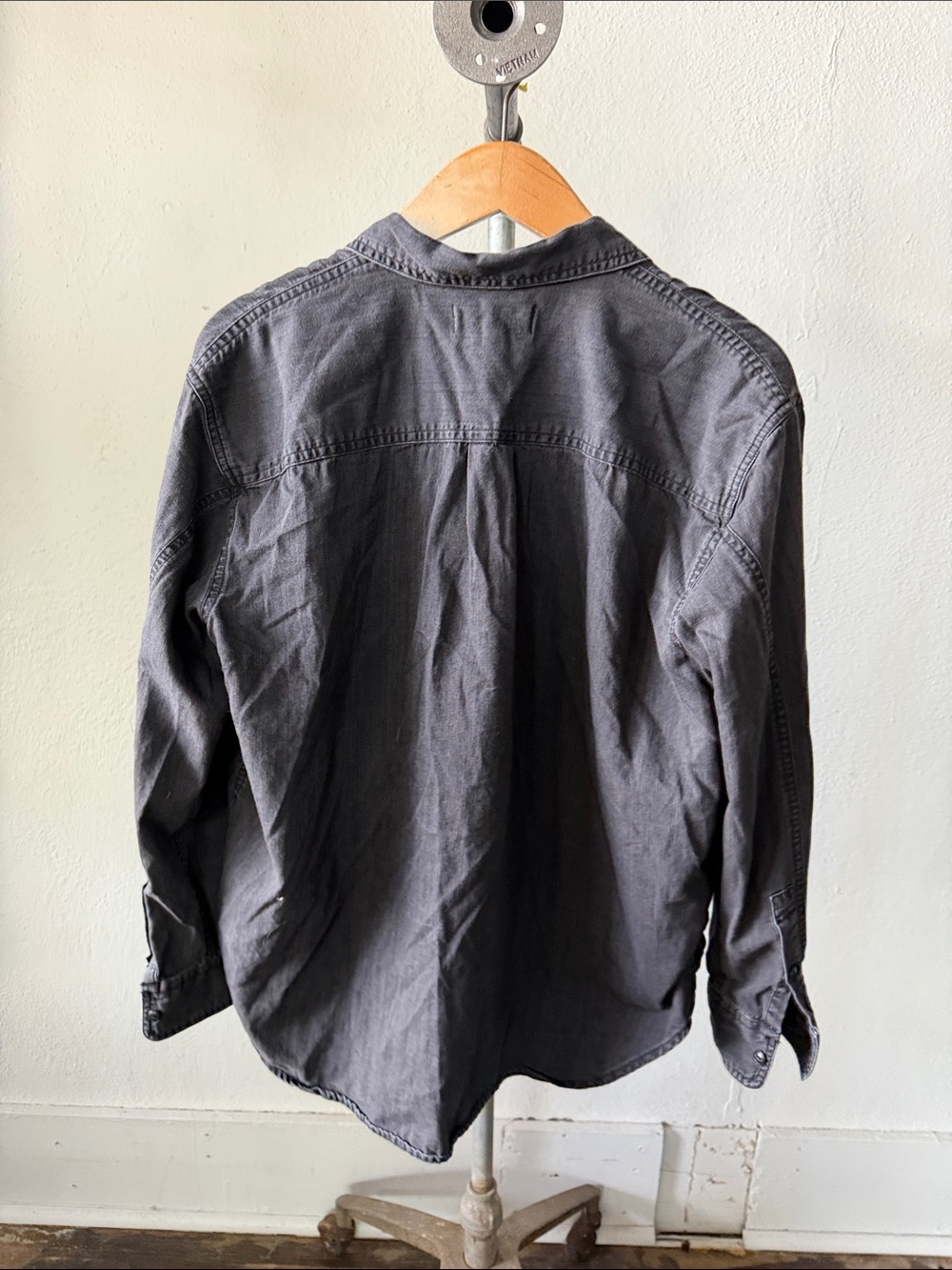 Madewell Denim Chambray Size Medium - Picture 3 of 3